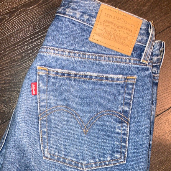 Levi’s distressed wedgie denim - Picture 10 of 11